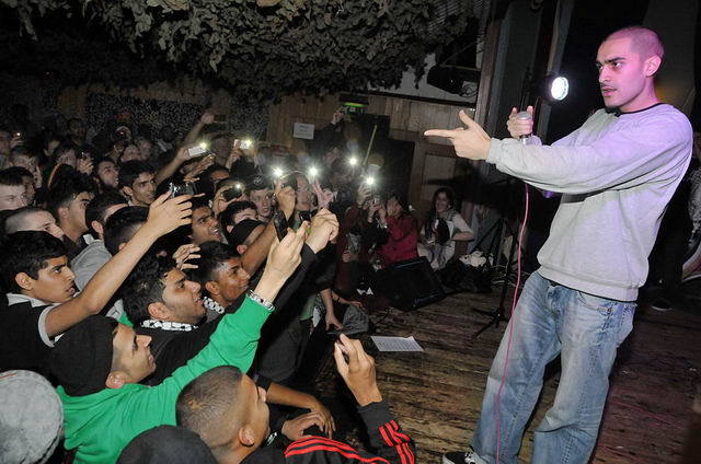 111110_d300s_206-medium